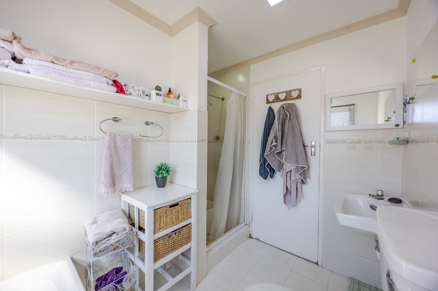 2 Bedroom Property for Sale in Lakeside Western Cape